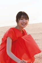大園玲「櫻坂46 大園玲 1st写真集 半分光、半分影」より。（撮影：Takeo Dec.）