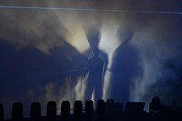 コムドットの登場シーン。