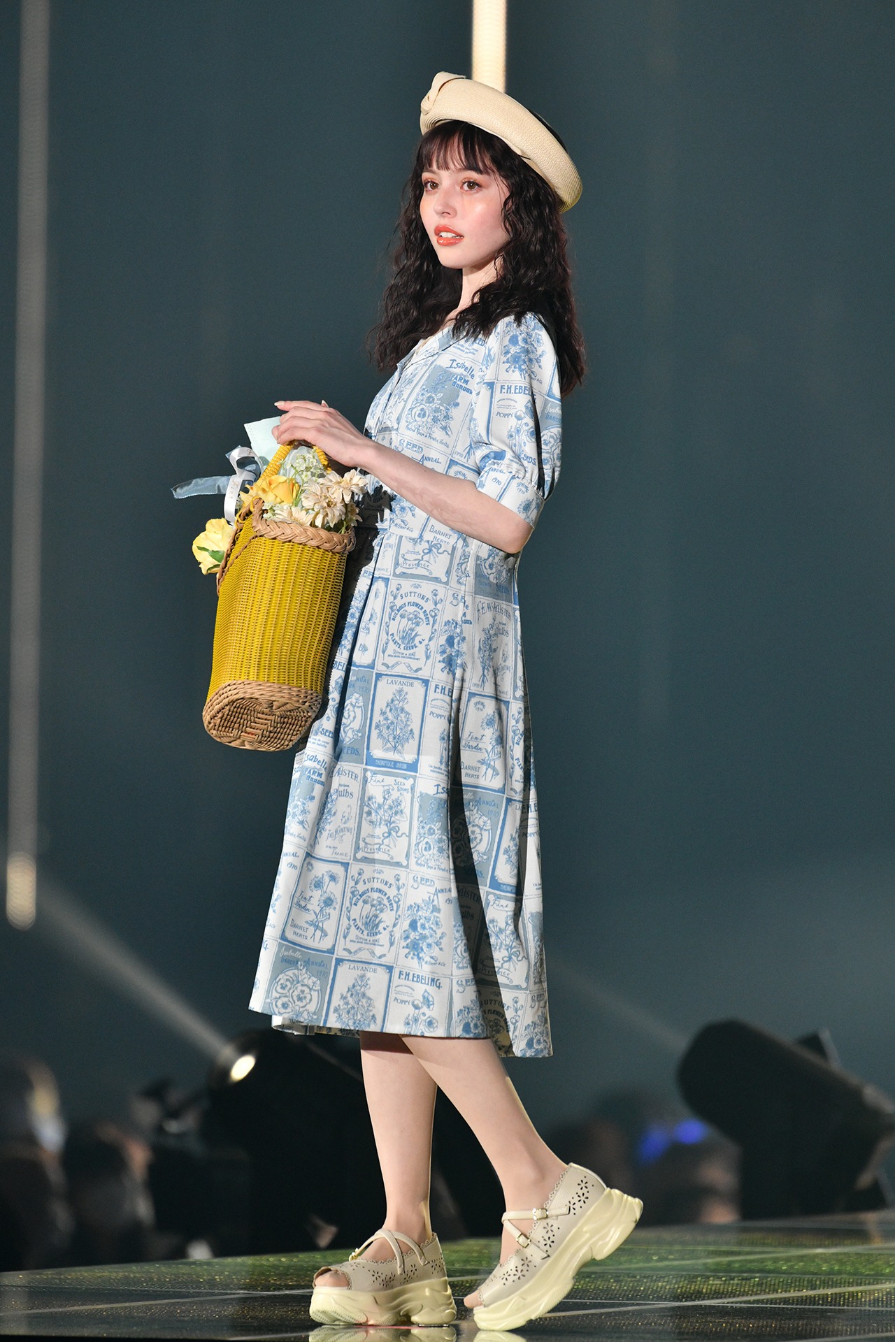 加藤ナナ