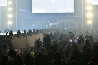 YOSHIKIの「We Are!」の掛け声に「X!」で応える観客。
