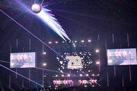 小林幸子のパフォーマンスの様子。