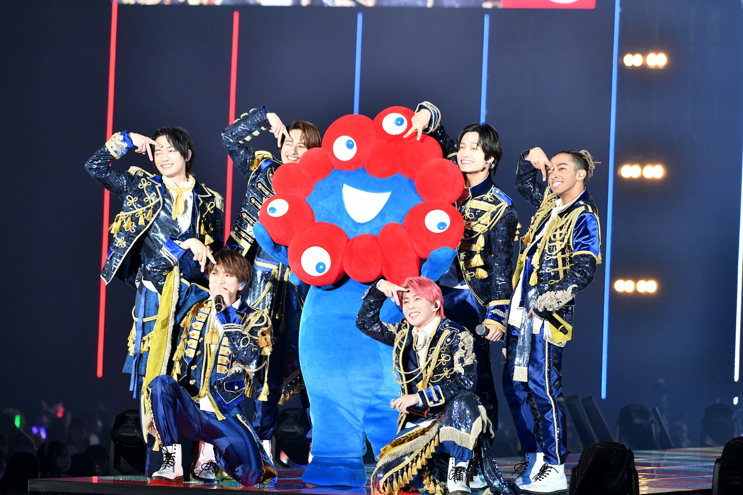 Aぇ! groupとミャクミャク。