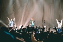 YeYeによるライブの様子。