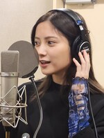 レコーディング中の桃月なしこ。(c)東映特撮ファンクラブ (c)2020 テレビ朝日・東映AG・東映