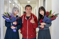 左から森日菜美（ミコ役）、坂本浩一監督、桃月なしこ（ヨドンナ役）。(c)東映特撮ファンクラブ (c)2020 テレビ朝日・東映AG・東映