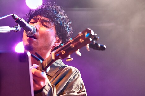吉田結威（G, Vo）（撮影：白石達也）