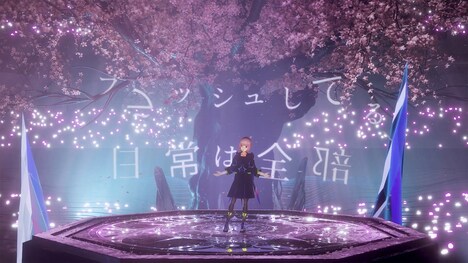 「裏表ガール」歌唱時の様子。