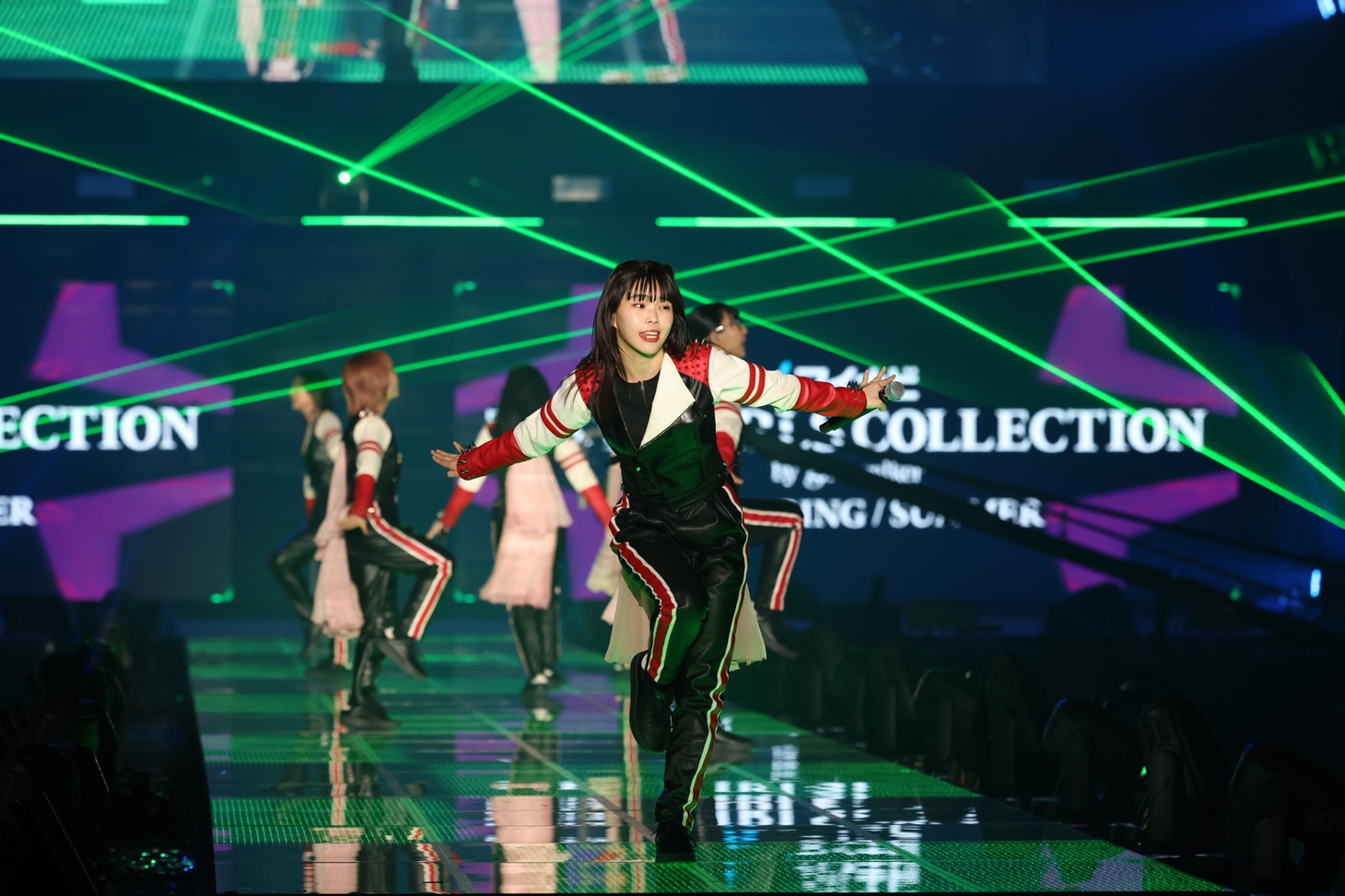 BiSHのステージの様子。 (c)マイナビ TOKYO GIRLS COLLECTION 2023 SPRING/SUMMER
