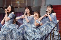 左から乃木坂46の新キャプテンに就任した梅澤美波、32ndシングル「人は夢を二度見る」でダブルセンターを務める山下美月、久保史緒里。