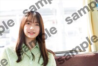 大園玲「櫻坂46 大園玲 1st写真集 半分光、半分影」文教堂書店限定特典ポストカード（撮影：Takeo Dec.）
