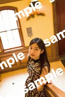 大園玲「櫻坂46 大園玲 1st写真集 半分光、半分影」コーチャンフォー限定特典ポストカード（撮影：Takeo Dec.）