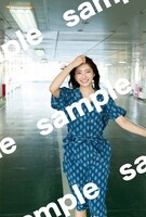 大園玲「櫻坂46 大園玲 1st写真集 半分光、半分影」丸善ジュンク堂書店限定特典ポストカード（撮影：Takeo Dec.）