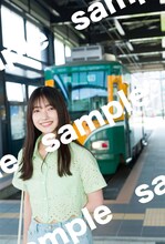 大園玲「櫻坂46 大園玲 1st写真集 半分光、半分影」楽天ブックス限定特典ポストカード（撮影：Takeo Dec.）