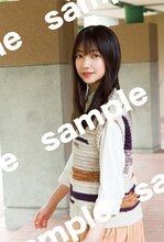 大園玲「櫻坂46 大園玲 1st写真集 半分光、半分影」三省堂書店限定特典ポストカード（撮影：Takeo Dec.）