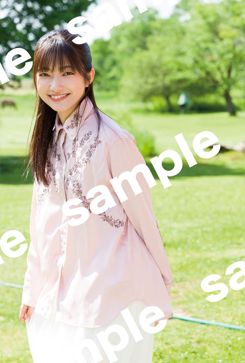 大園玲「櫻坂46 大園玲 1st写真集 半分光、半分影」セブンネット限定特典ポストカード(撮影:Takeo Dec.)