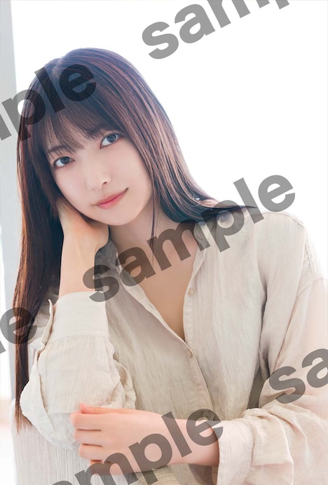 大園玲「櫻坂46 大園玲 1st写真集 半分光、半分影」TSUTAYA 限定特典ポストカード(撮影:Takeo Dec.)