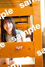 大園玲「櫻坂46 大園玲 1st写真集 半分光、半分影」ヨドバシカメラ限定特典ポストカード（撮影：Takeo Dec.）