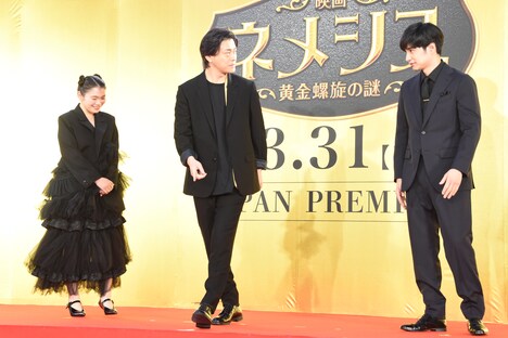 左から富田望生、勝地涼、中村蒼。