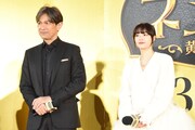 左から江口洋介、広瀬すず。