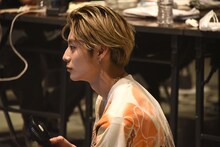 VTRを観るアロハ。