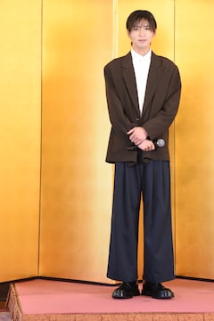 Snow Man目黒蓮「わた婚」ヒット祈願でおみくじ引き笑顔「吉がつくと  