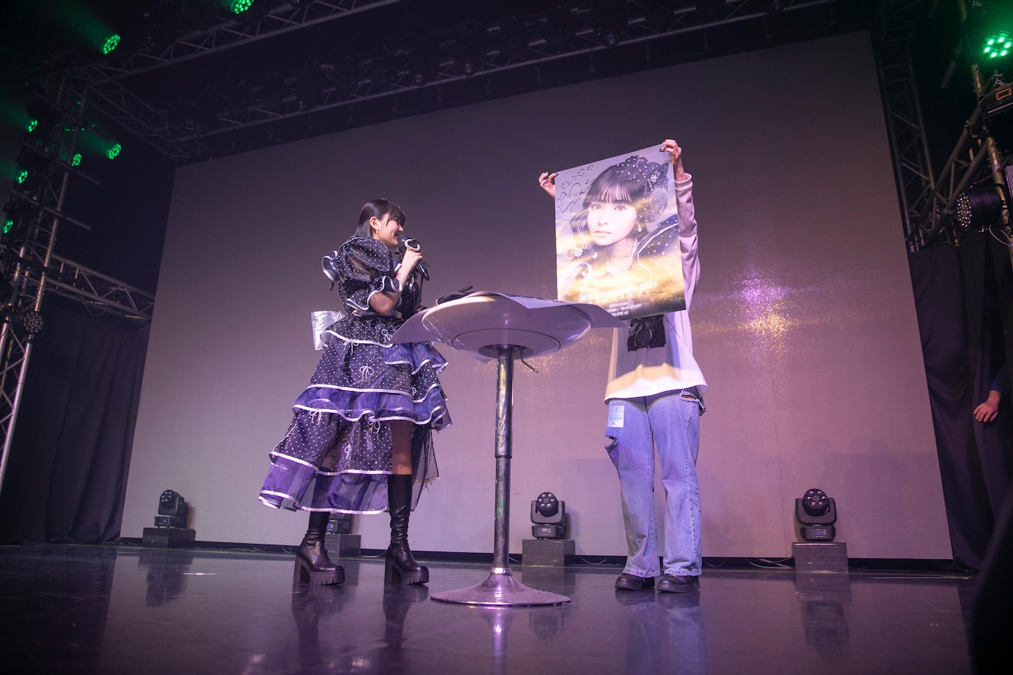 「頓知気さきな生誕祭 2023 －今日から本気出す－」の様子。