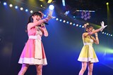 左から武藤十夢、茂木忍（ともにAKB48）。 (c)AKB48