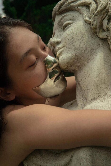 コムアイ（Photo by IDAN BARAZANI）