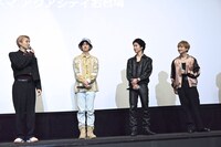 兄弟エピソードを語る高尾颯斗（HAYATO / 左）。