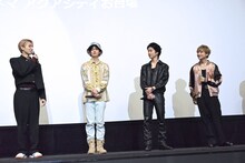 兄弟エピソードを語る高尾颯斗（HAYATO / 左）。