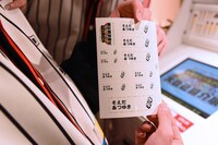 プリントアウトされた“そえだあつゆき”シール。