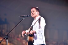 小田和正「小田和正コンサート"どーもどーも"その日が来るまで in 東京ドーム」の様子。