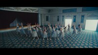 乃木坂46「さざ波は戻らない」ミュージックビデオより。