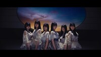 乃木坂46「さざ波は戻らない」ミュージックビデオより。