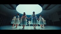 乃木坂46「さざ波は戻らない」ミュージックビデオより。