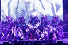 「ReoNa ONE-MAN Concert 2023 “ピルグリム” at 日本武道館 ～3.6 day 逃げて逢おうね～」の様子。（撮影：平野タカシ）