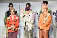 チーム分けの際、独特の挙手ポーズでメンバーを笑わせる後藤威尊。