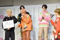 正解して喜ぶCチーム。