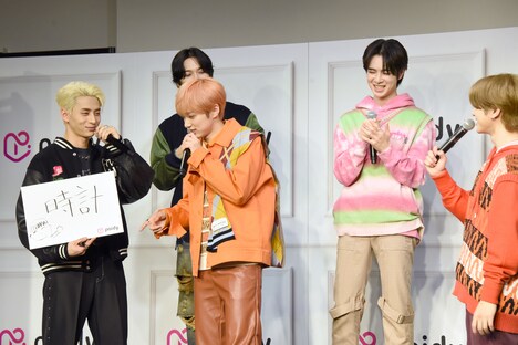 正解して喜ぶCチーム。