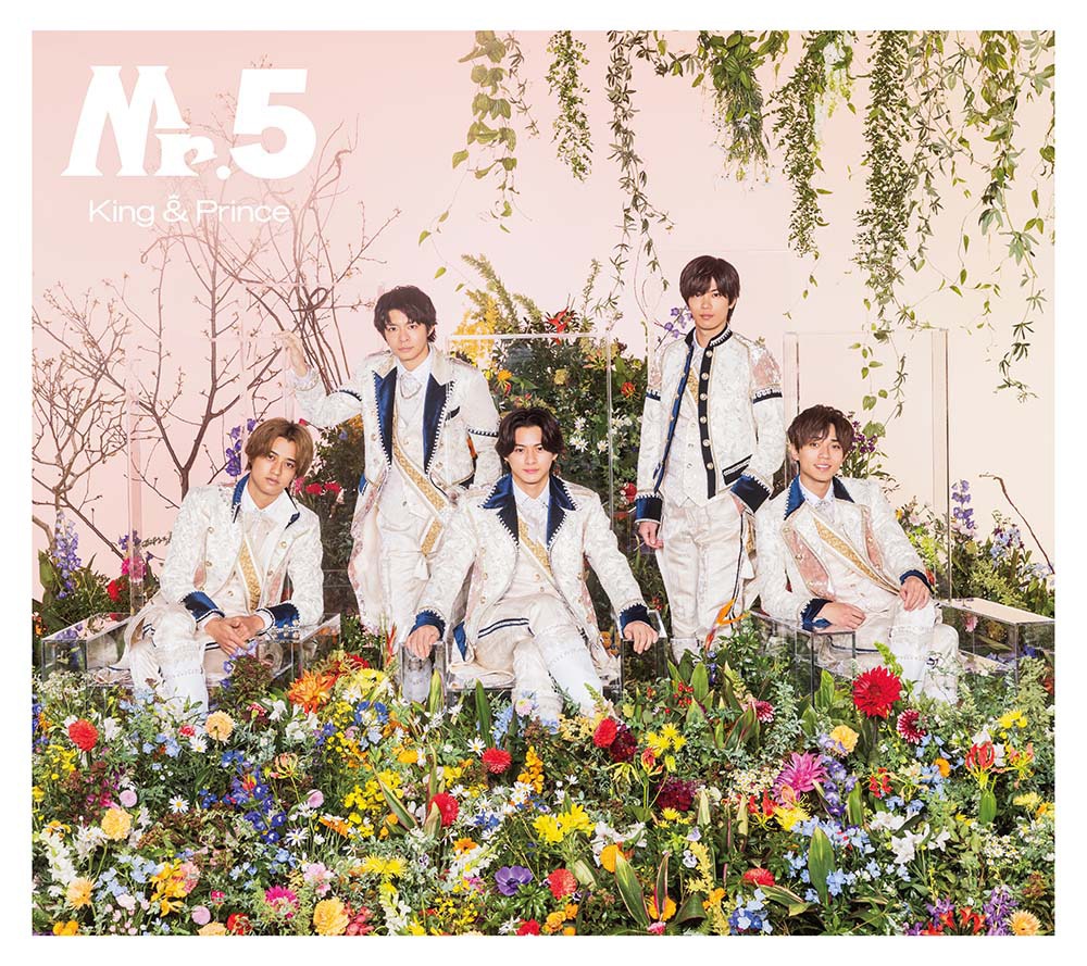 人気画像4位は「King & Prince新アーティスト写真、ベスト盤『Mr.5』ジャケット写真を公開」より、King & Prince「Mr.5」初回限定盤Aジャケット。