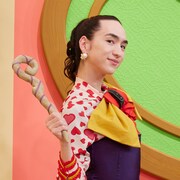 NHK Eテレ「えいごであそぼ Meets the World」に登場するズビー。(c)NHK