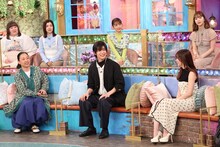 前列左からいとうあさこ、目黒蓮（Snow Man）、指原莉乃。後列左から3時のヒロイン、近藤千尋、藤田ニコル。(c)フジテレビ