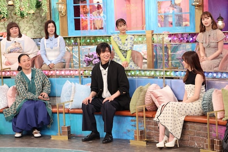 前列左からいとうあさこ、目黒蓮（Snow Man）、指原莉乃。後列左から3時のヒロイン、近藤千尋、藤田ニコル。(c)フジテレビ