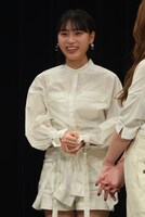 橋迫鈴。大きく愛しているものは「水」。