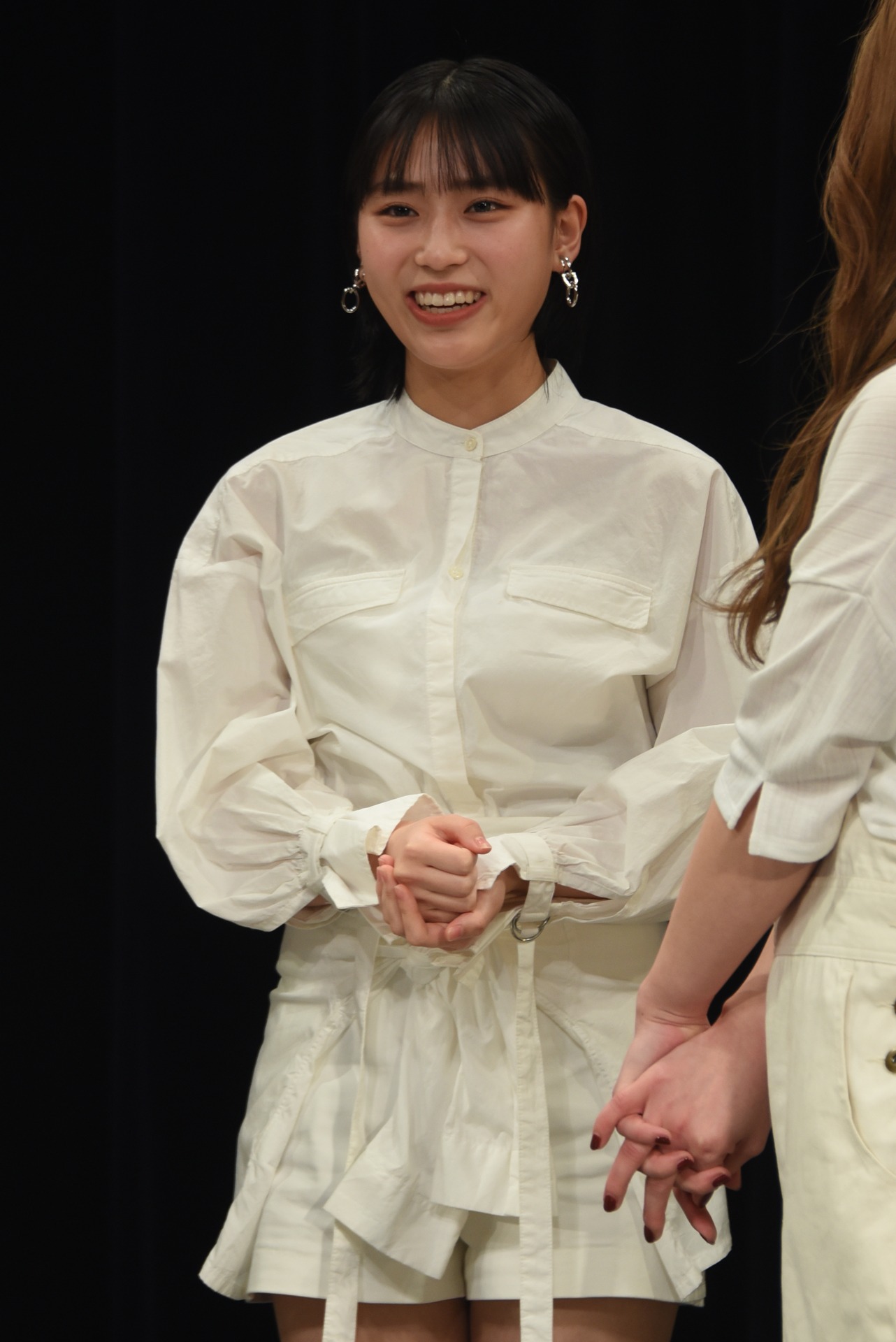 橋迫鈴。大きく愛しているものは「水」。