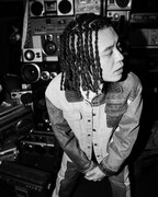 本日2ndアルバムリリースのVIGORMAN、Awich客演に迎えた「Neon」MV公開