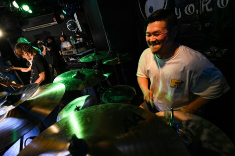 松本"EKKUN"英二（Dr / Ken Yokoyama）（Photo by Teppei Kishida）