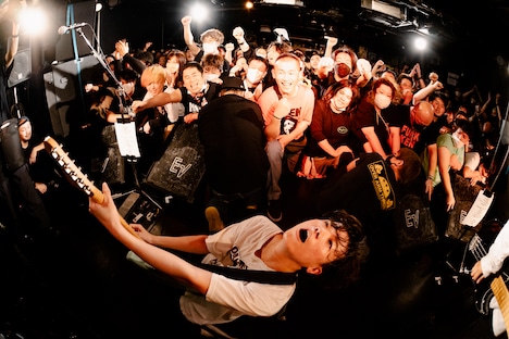 KUZIRA（撮影：酒井雅斗）