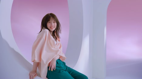GLOBAL WORK 新テレビCM「ウツクシルエットはまちがいない服。春篇」より。