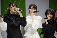 左から瀧野由美子、中村舞、高雄さやか。（撮影：はぎひさこ）